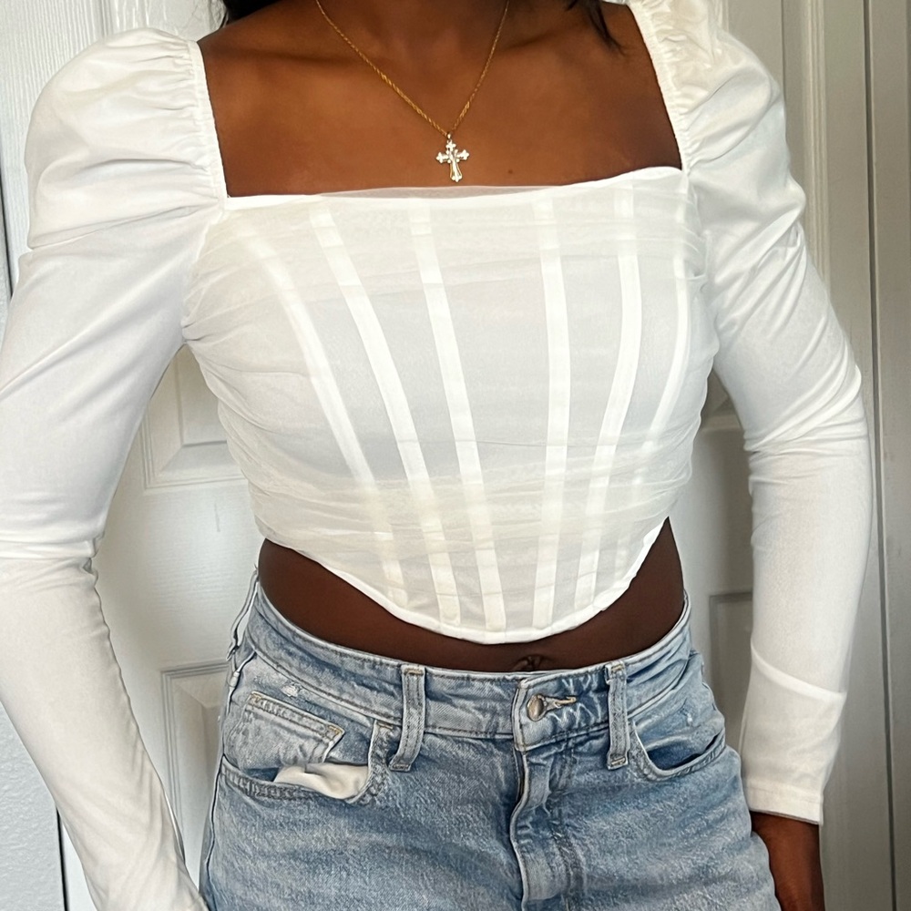 PrettyLittleThing White Fitted Crop Blouse